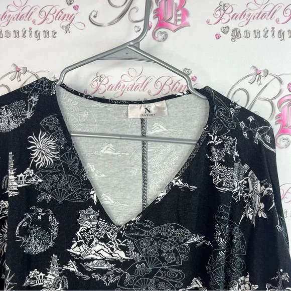 Natori long sleeve Japanese style Asia blouse Black and White Floral Blouse - Picture 5 of 9